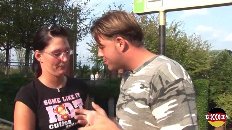 123XXX - Fucked Amateurs in Germany!: Брюнетка получает теплую сперму на все ее очки