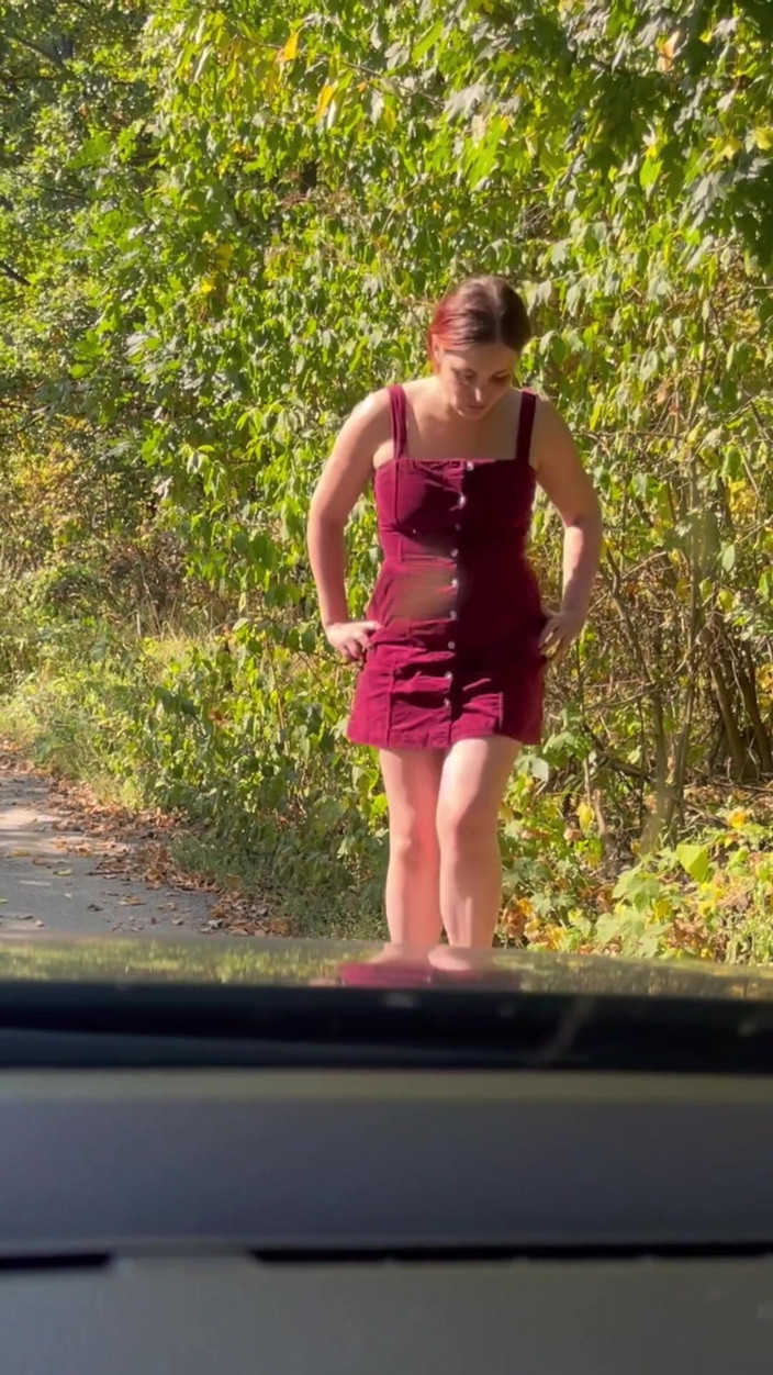 Elena917: Pissed on the Road Side and Caught by Next Car