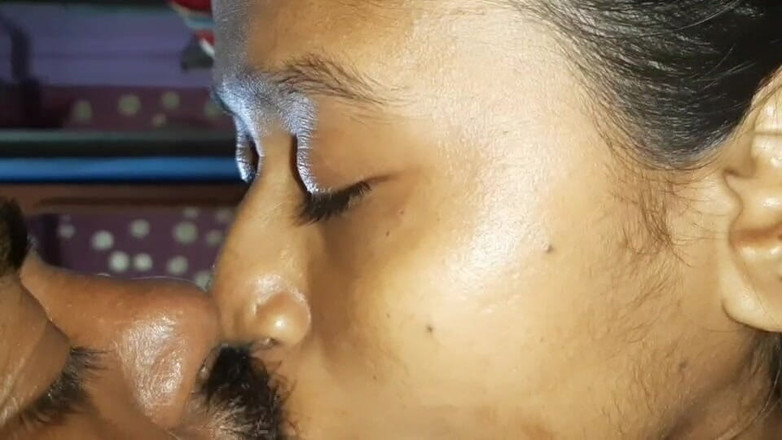 Anguribhabi: 夫がベッドで幸せでない夜を楽しんでいるバングラデシュの義理の妹