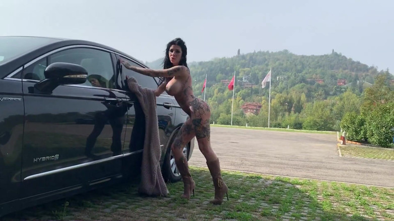 Megan Inky: 스트립 온 더 파크