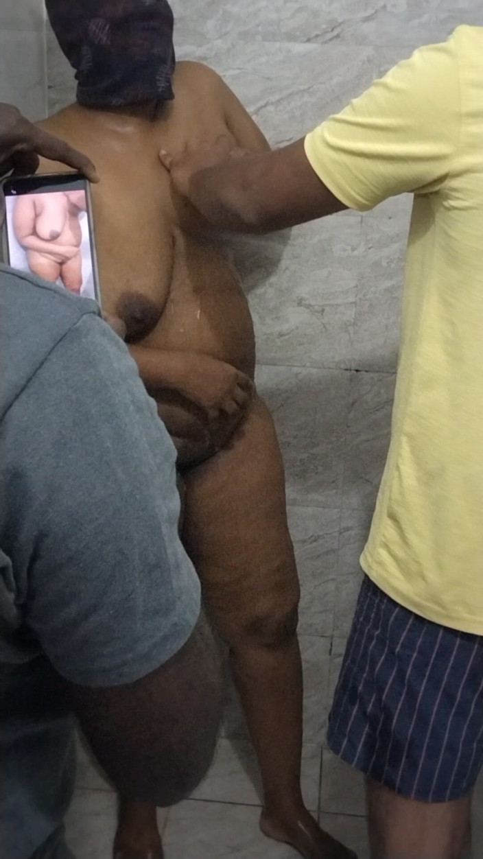 Tamil lesbian: Pulizia della figa dopo la depilazione e tette calde che...