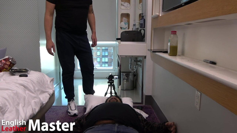 EnglishLeathermaster: Sentando na cara e peidando