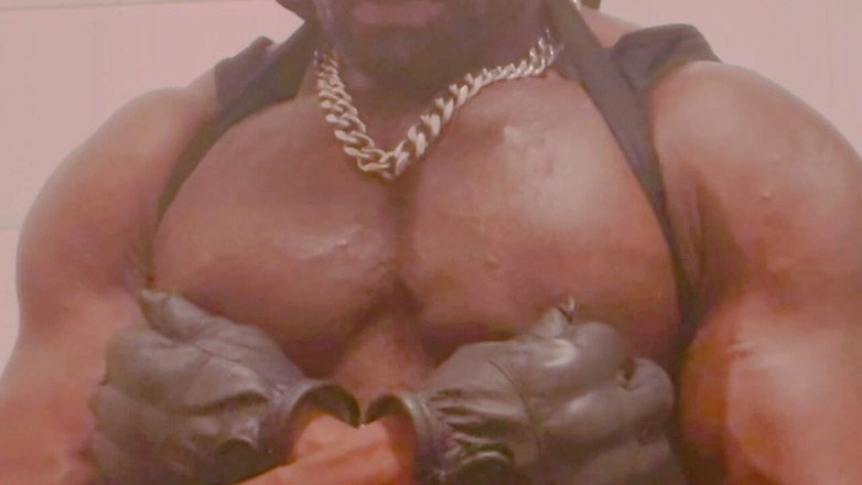 Black mature kinky muscle: बड़ी छाती वाली काली मांसपेशियों वाले सौतेले पिता के स्तन और लंड का खेल