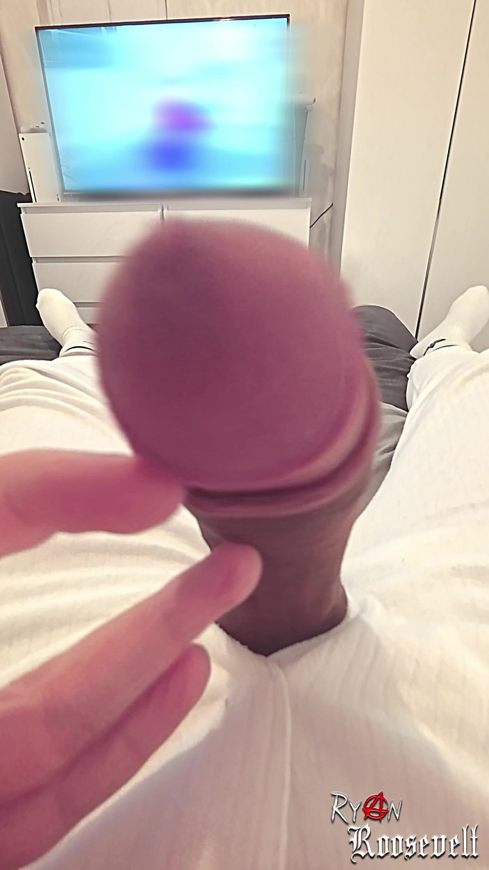 Ryan Roosevelt: Paja con orgasmo ruidoso