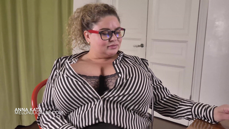 Melon Juggler: Huge boobs Anna Katz in nylons
