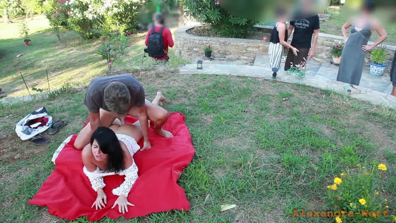 Alexandra Wett: Outdoor extreme !! Free fuck in the botanical garden!