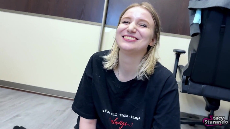Stacy Starando: Я став секс-рабом своєї зведеної сестри, коли грав з нею в настільну гру несхвальна настільна гра. - Частина перша