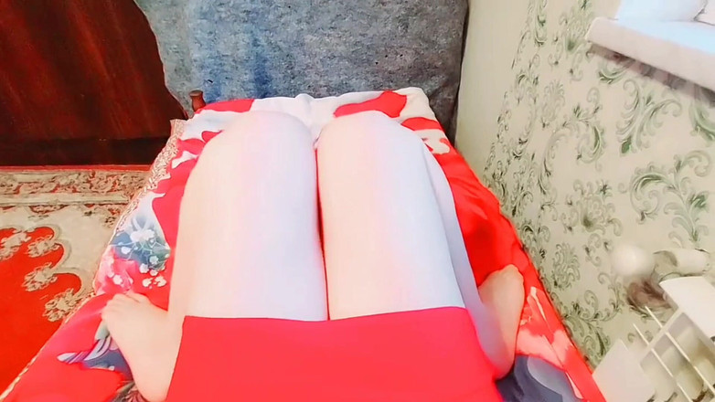 Kitty_Cross: 甘いフェムボーイが摘みたての花の入ったバスケットを持つ