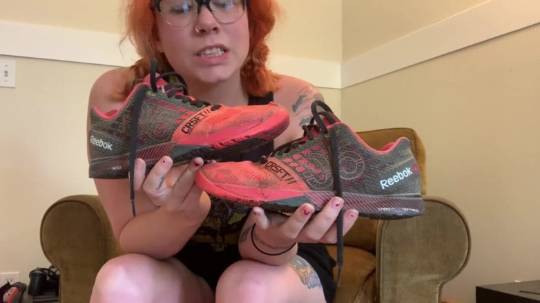 Deanna deadly: Mijn vuile versleten sportschoolschoenen