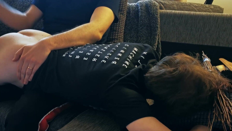 Oznob Oznofla: Amateurboy bekommt seine erste spanking, alternative kamera