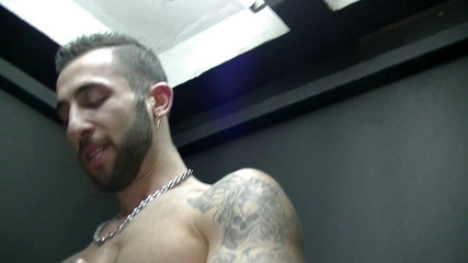 Crunch Boy: Cory Prince digunakan oleh Alejandro Torres