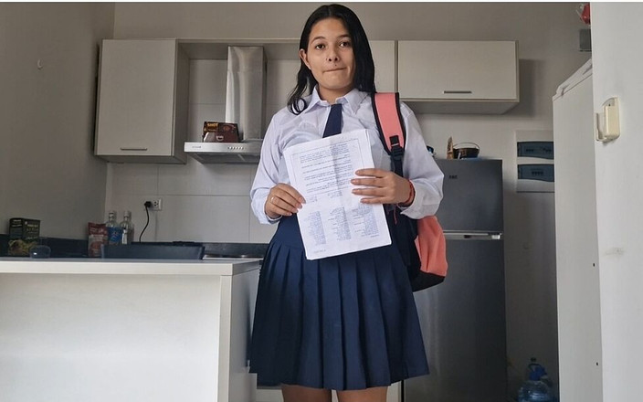 Sashasweet: Min styvsyster behöver hjälp och jag behöver en bra avsugning