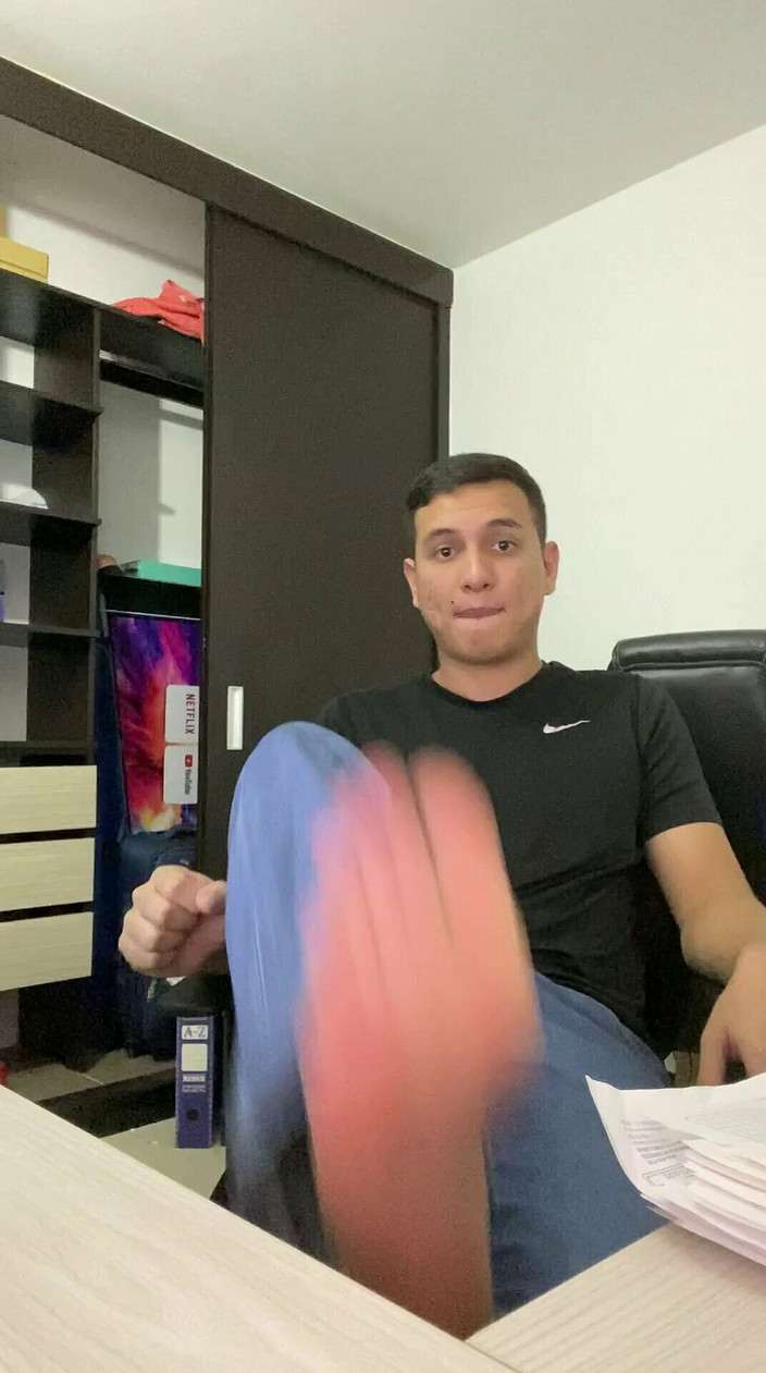 Tomas Styl: Pekerja Menghantar Video Kaki Kepada Bos