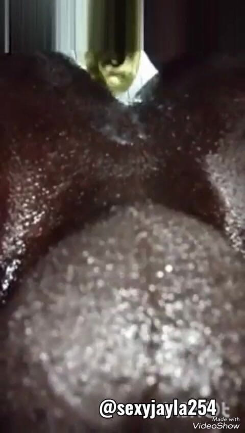 Sexyjayla254: Bahagian bawah miang mempermayai pantat hitam besarnya yang berminyak