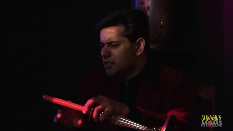 Shagging Stepmoms: Para ajudar sua escritora medieval favorita peituda milf se veste...