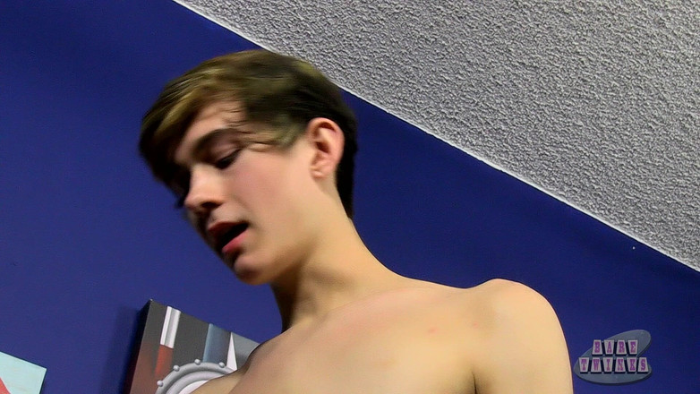 Bare Twinks: 바레백 트윈크를 위한 더블 페이셜