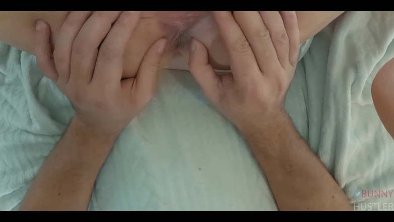 Bunny Hustler: Tante seksi amatir dengan memek berbulu dientot habis-habisan sampai dicrot...