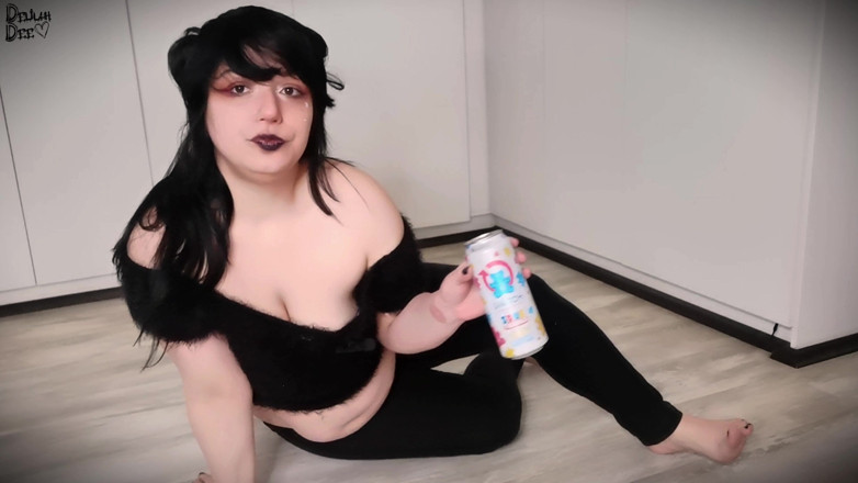 Delilah Dee: Cute Chubby Goth Girl Burping, Belly Noises &amp; Belly Play