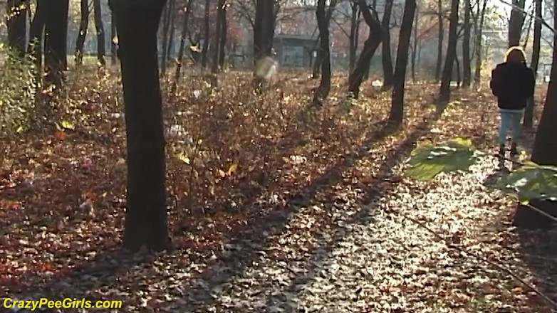 Crazy pee girls: Outdoor pee in the forest