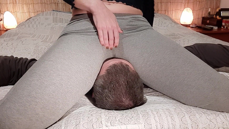 goddess82: Ти готовий бути smoth**ed під моєю мокрою пиздою?