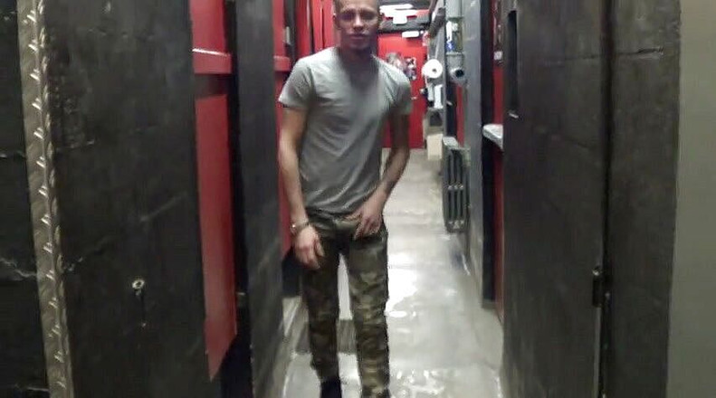 Gaybareback: Latinoameričan šuká děvku bez sedla v praku