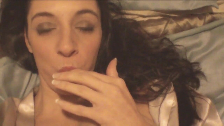 Radical: Amateur Babe Shares Her Private Video