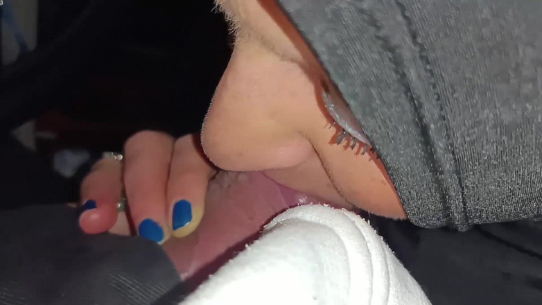 Mike Vonberg: Pelacur Muslim yang sudah menikah mengisap penis kekasihnya di tempat...