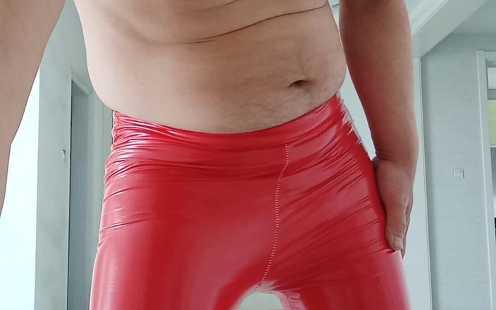 Boots Queen Boy: Pantaloni in lattice rosso e stivali neri a tacco alto