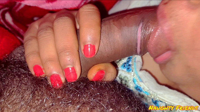 Naughty_Friends: Симпатичная Подруга Делает Минет С Бойфрендом.