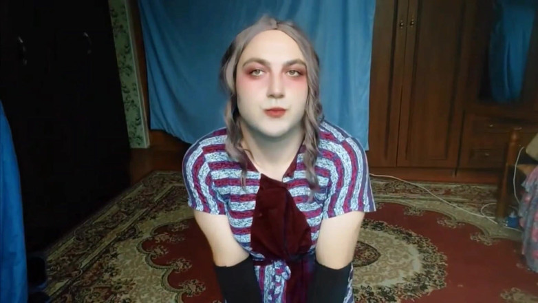 Kitty_Cross: 可爱的娘娘腔在甜美的午睡后伸展双臂