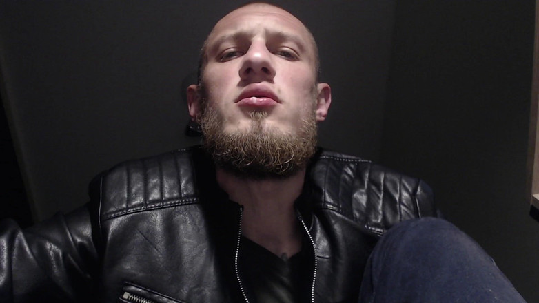 Hunky time: Het mästare i läderjacka och stövlar.