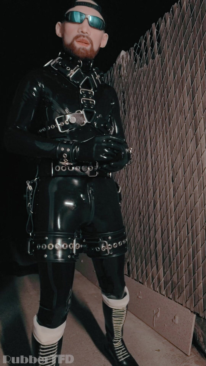 RubberTFD: Caza nocturna de Zack al aire libre
