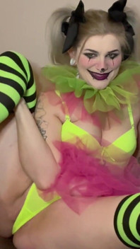 Clown Girl Fisting Her Squirting Pussy
