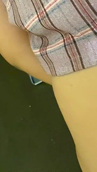 Awek melihatnya bersendirian dan berkongkek dengan rakan adik tiri seks tegarnya