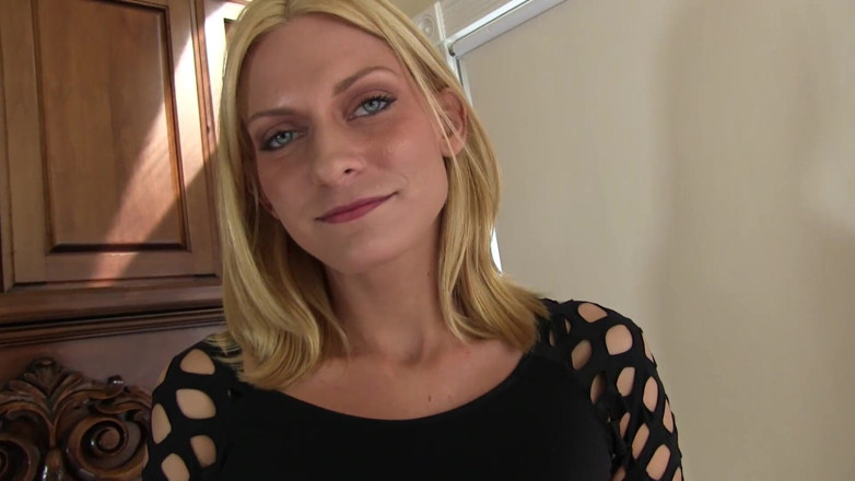 Perv Milfs n Teens: Blonde Slut Slurps On A Big Dick In A Pov...