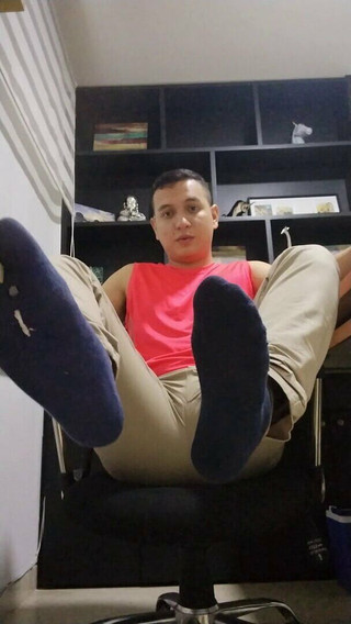 Tomas Styl: Cheira seus pés grandes