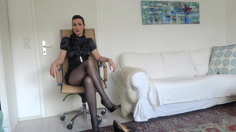 Lady Victoria Valente: Ho preso le scarpe da tua moglie e l'ho indossato
