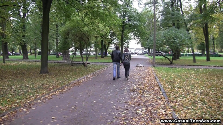 Casual Teen Sex: Cutie ošukaná do krku náhodným přítelem