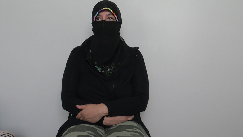 Souzan Halabi: 뉴욕시의 무수정 이슬람 소녀(아랍어)