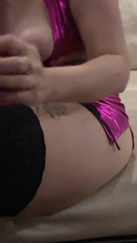 靴を舐めたり、ヒールを吸ったりするのが好きだ