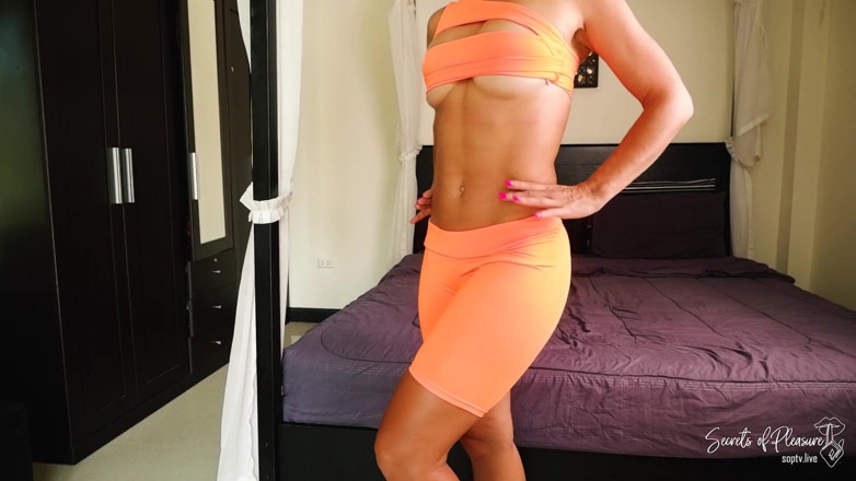 Molly Sweet: Abs fetish and countdown