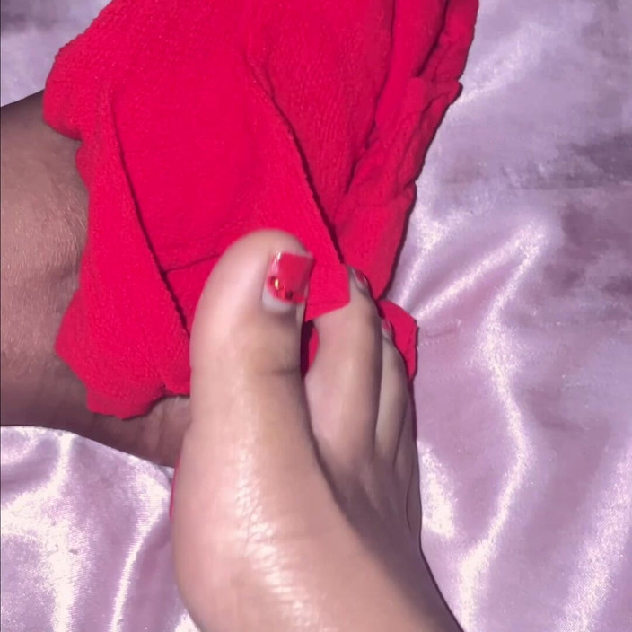 Emilytyche: シャワーとベッドのつま先