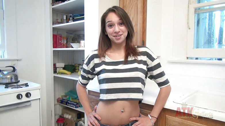 ATK Solo: 18anni la latina sara Luv viene in cucina