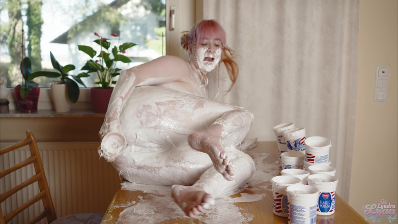 Lyndra Lynn: Si jalang melekit