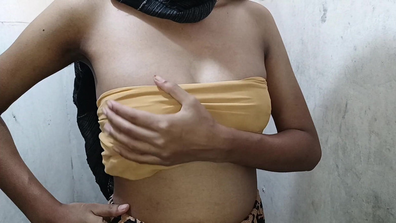 Shila akter: インドの20歳女性が若さの欲望を満たすためにトイレに行く