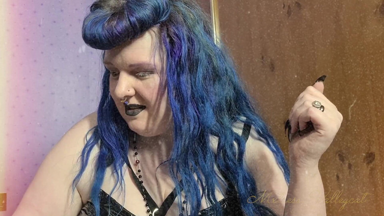 Mxtress Valleycat: जाहिल घौल्फ्रिएंड तुम्हारी हैलोवीन पोशाक चुनती है