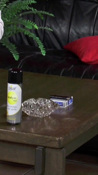 Wielkie cycki MILF blondynka analnie zerżnięta i spryskana twarzą