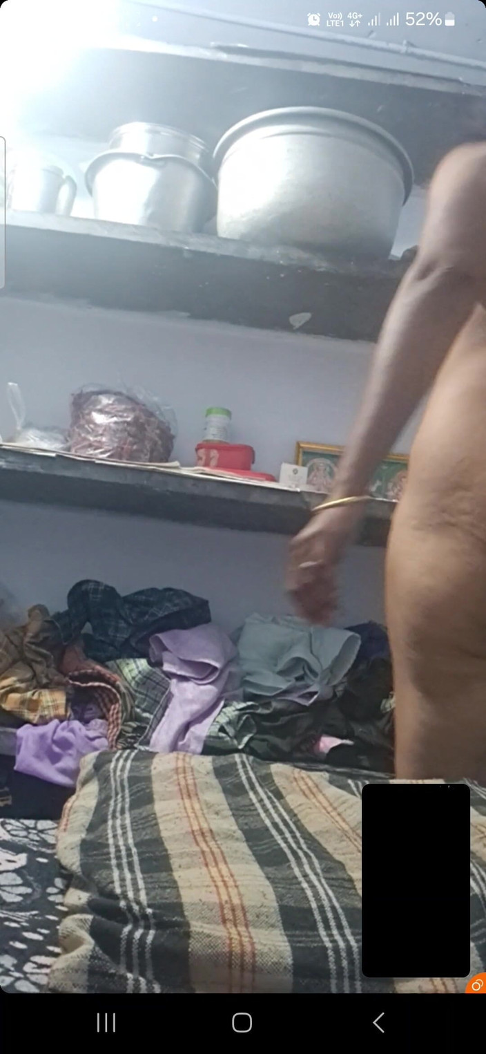 Jayaselvi: 印度阿姨裸体视频通话 - 第3部分