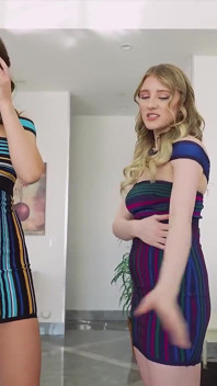 Petite Hotties Melody Marks e Ella Reese cavalgam você em um trio em primeiro plano!