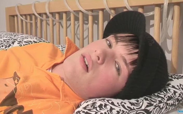 Lust For Boys: Leon en forme adore ce gode